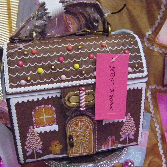 Betsey Johnson Kitsch Baking Spirits Bright Light Up Gingerbread House Crossbody - Picture 10 of 14